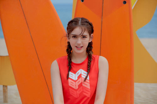 [주말&패션] 빈폴스포츠, 전소미와 함께한 '핫 서머' 시즌 화보 공개 外