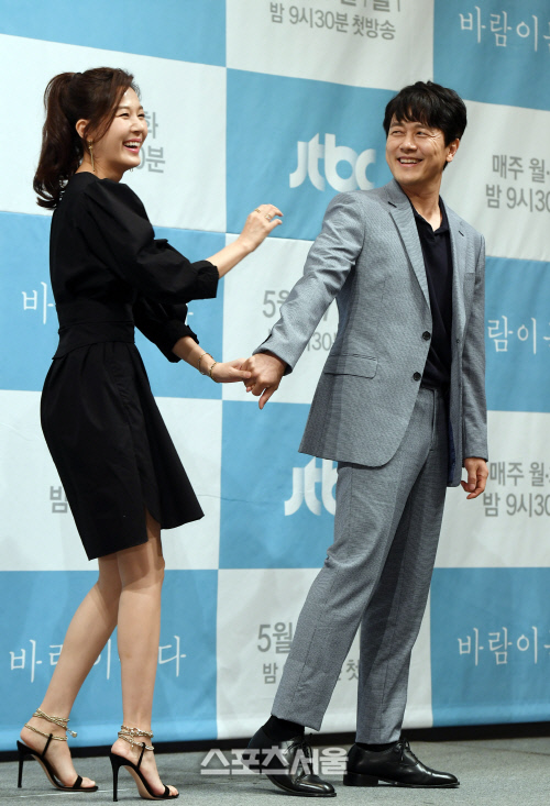 [포토] 김하늘-감우성 \'알콩달콩\'