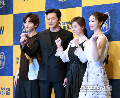 [포토] 송중기-장동건-김지원-김옥빈, 아스달~ 파이팅!