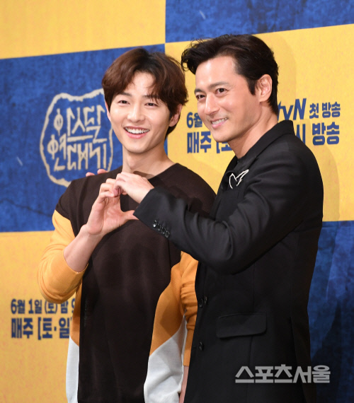 [포토] 송중기-장동건, 남다른 케미 자랑하는...포즈!