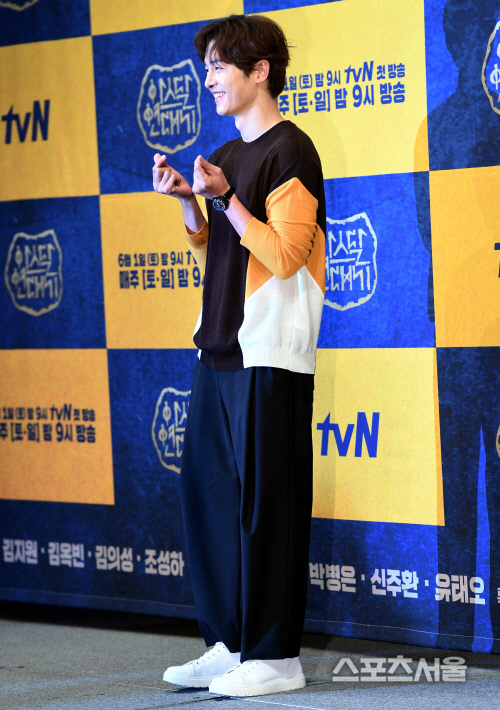 [포토] 송중기, 쏟아지는 플래시 세례~!