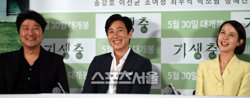 [포토] 송강호-이선균-조여정 '환한 웃음'