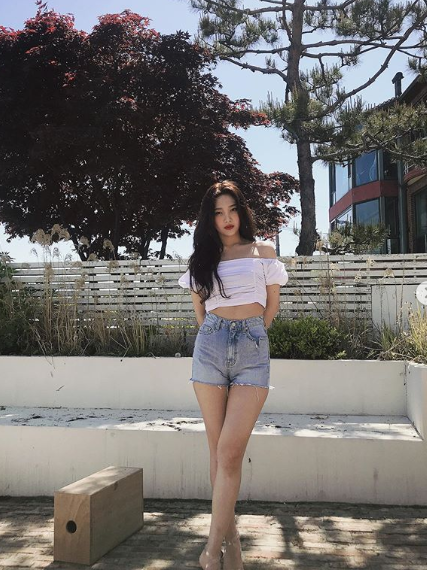 레드벨벳 조이, 화보 비하인드컷 공개 '무결점 청량美'