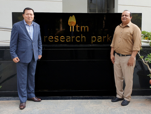 [기업人] 롯데, 글로벌 현장 경영 '속도'…황각규 부회장, 인도행