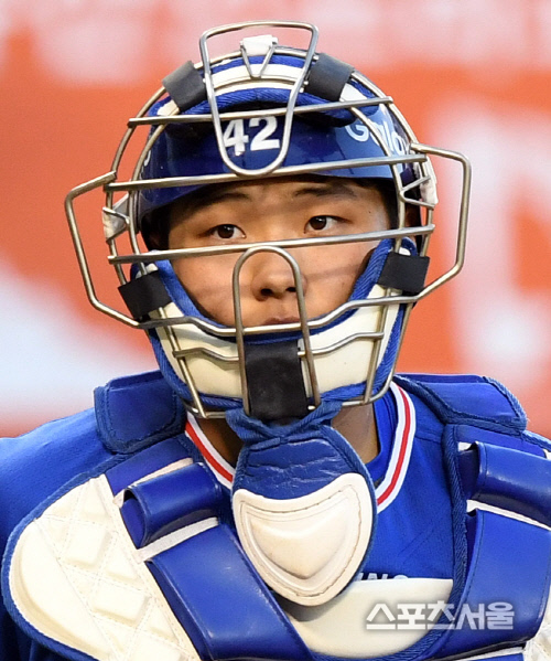 [포토] 삼성 김도환, 선발 포수의...매서운 눈빛!