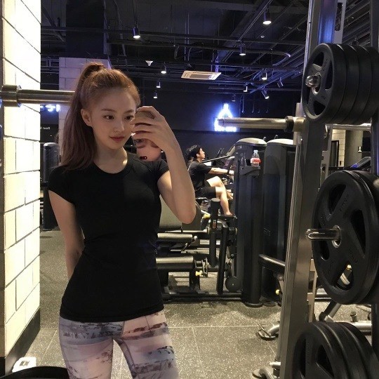 '스윙스♥' 임보라, 개미허리+볼륨감…헬스장 인증샷 공개 