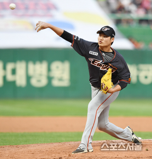 [포토] 한화 문동욱, 7회 추격조 등판!