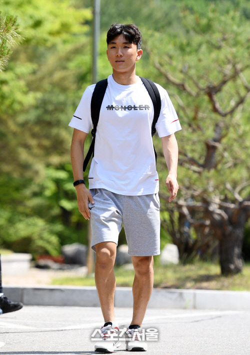 [포토]연이은 평가전 앞두고 소집된 황인범