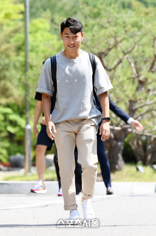 [포토]파주 NFC 입장하는 이진현