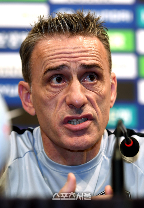 [포토]호주-이란 연이은 평가전 앞둔 벤투 감독