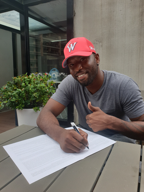 SK, 헨리 소사 영입