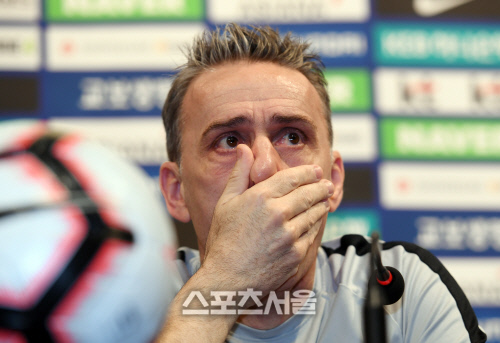 [포토]아시아 강호들과 평가전 앞둔 벤투 감독