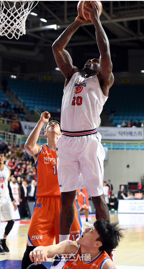 [포토] 라건아 \'될 때까지 쏜다\'