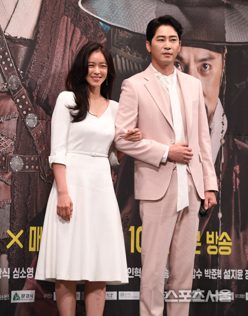 [포토] 강지환-경수진, 잘...어울리죠?