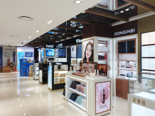 정부 "면세점 구매 한도 3600달러에서 상향조정 검토 중"