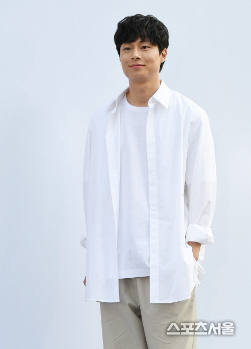 [포토] 김충재, 편안한 남친룩~!