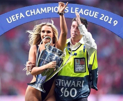 챔스리그의 승자는 스트리킹을 펼친 볼란스키, 하루만에 250만명의 팔로워 증가...남친은 돈더미에..