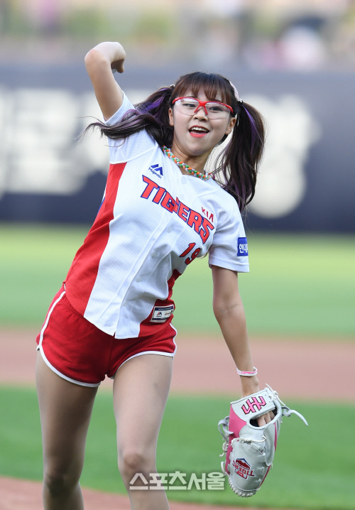 [포토]치어리더 김지혜, 시구 갑니다!