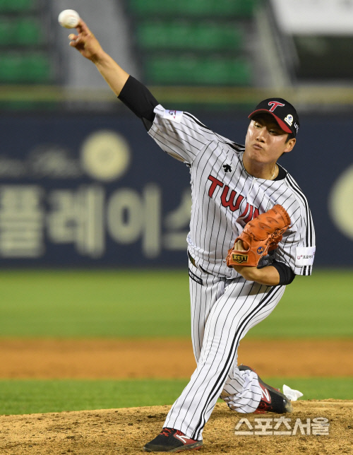 [포토] LG 여건우, kt전 9-2 승리에 마침표!