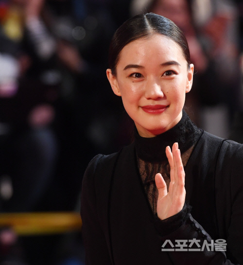 아오이 유우, 개그맨 야마사토 료타와 깜짝 결혼 발표