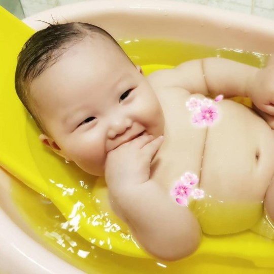 장윤정♥도경완, 판박이 둘째 딸 공개 "아들 아님"[★SNS]