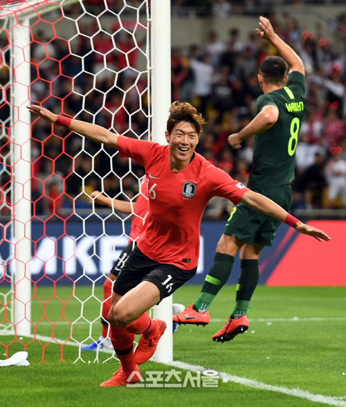 [포토]한국-호주, 황의조의 결승골