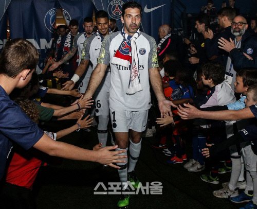 부폰의 차기 행선지는 바르셀로나?…西 매체 "슈테겐 백업으로 낙점"