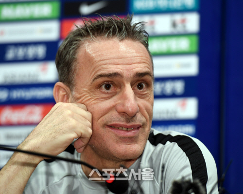 [포토] 벤투 감독 \'이란전도 좋은 결과 있을 것이다\'