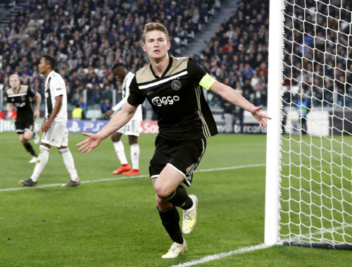 더 리흐트 놀라게 한 호날두의 깜짝 발언 "유벤투스로 와"