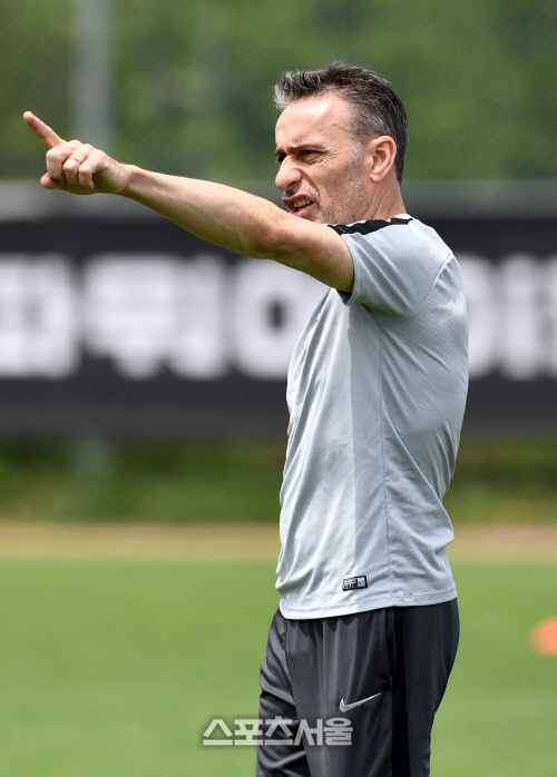 [포토]벤투 감독, 이란과의 평가전 준비 중!
