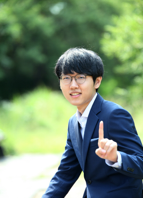 [흑돌백돌]신진서 9단, 박정환 밀어내고 3개월만에 랭킹 1위 外