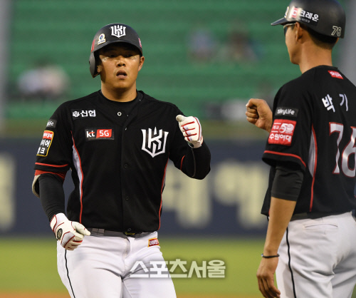 [포토] kt 조용호, 류제국을 위기로 몰아넣는...안타 출루!