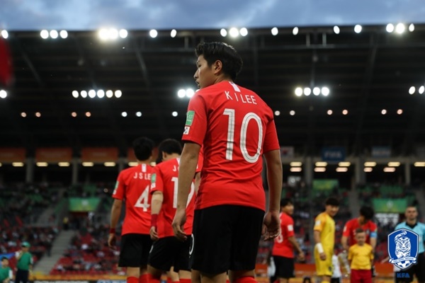 'WC 센세이션급 활약' 이강인에 西 언론 "빅클럽이 관심 보인다"