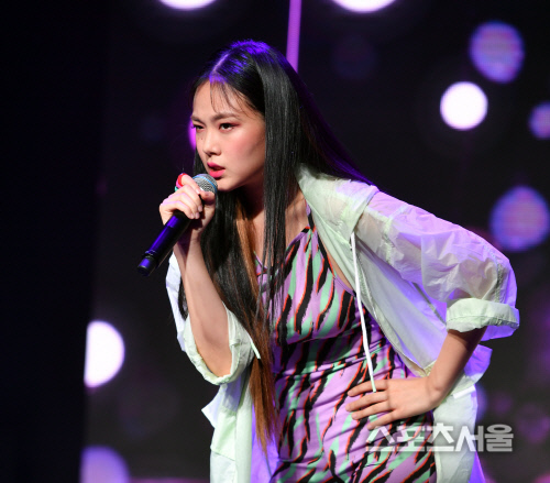 데뷔 비비(BIBI), 카리스마 넘치는 표정[포토]