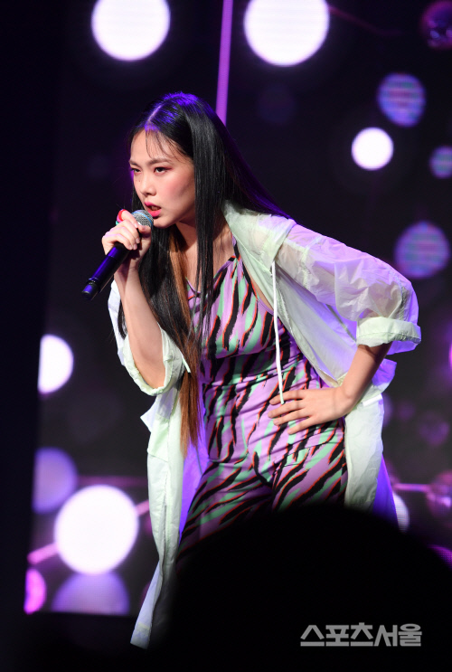 데뷔 비비(BIBI), 카리스마 넘치는 표정[포토]