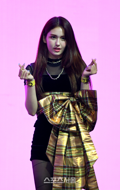 [포토]전소미, 하트를 받아주세요!