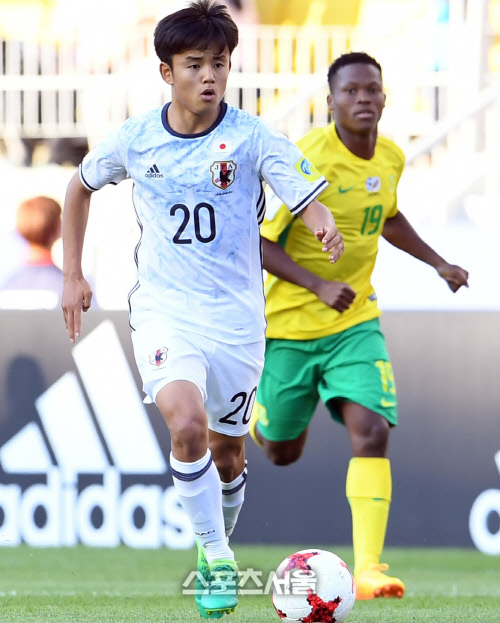 [SS포토]드리블 하는 일본의 쿠보 다케후사