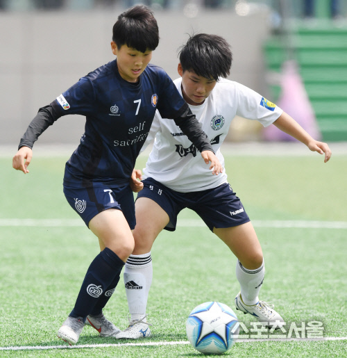 [포토] 진주여중 윤주현-단월중 손은지, 양보 없다!