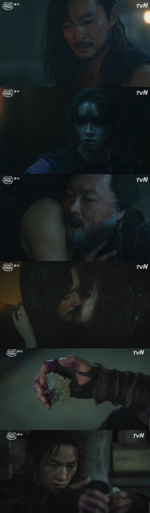 '아스달 연대기' 장동건, 이그트 존재 숨기고 신 행세…송중기 '반격 준비'(종합)