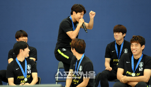 [포토] 이상준, 선수들이 가장 많이 들은 '꿍따리 샤바라' 공연