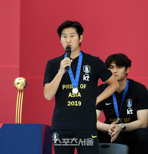 [포토] 이강인 \'형들 덕분에 골든볼 받을 수 있었따\'