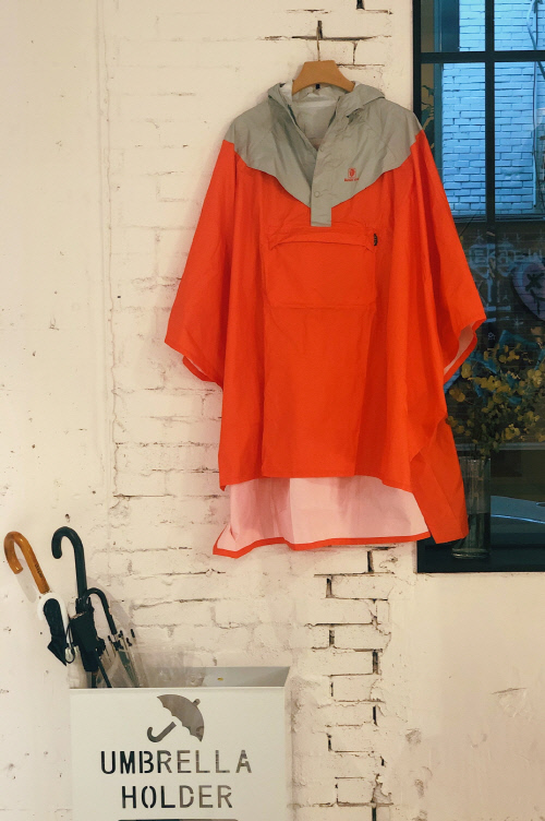 블랙야크, 남녀공용 레인자켓 ‘야크 판초우의’ 출시