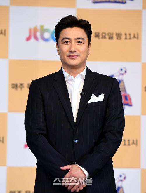 [포토] 안정환, 다소곳한 조기축구단 감독