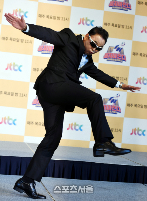 [포토] '국민 마라토너' 이봉주, 조기축구단 입단