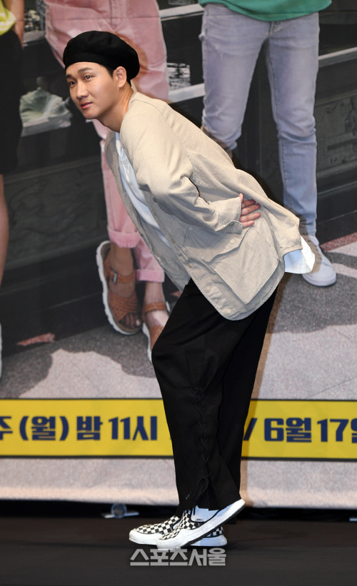 [포토]'더 짠내투어' 이용진, 개그맨이 하는 모델 포즈