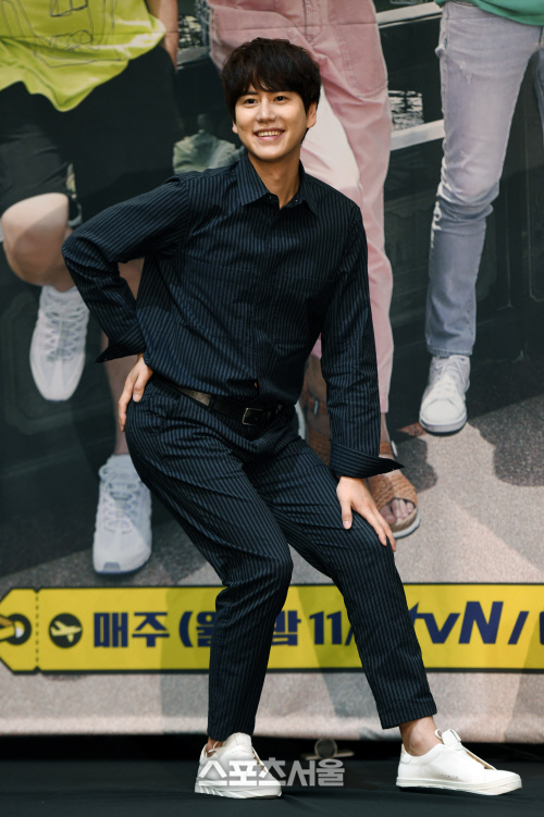 [포토]규현, 엉거주춤 모델 포즈