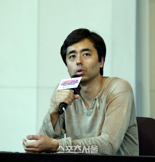 [포토] 답변하는 \'뭉쳐야 찬다\' 성치경 CP