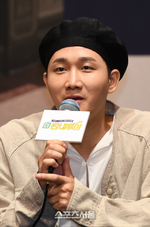 [포토]개그맨 이용진, '더 짠내투어' 많이 시청해주세요!