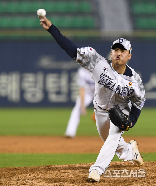 [포토] 두산 이형범, 10-7 승리에...마침표!