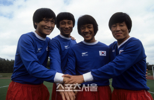 '전설'이 된 퀸, 월드컵 본선, 김혜수의 발차기, 그해 1985년에 무슨일이? [창간특집]